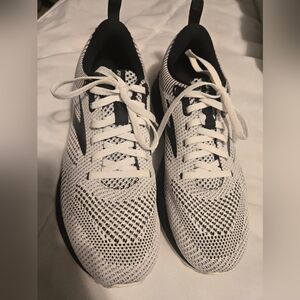 BROOKS REVEL Running Shoe  SZ 8.5